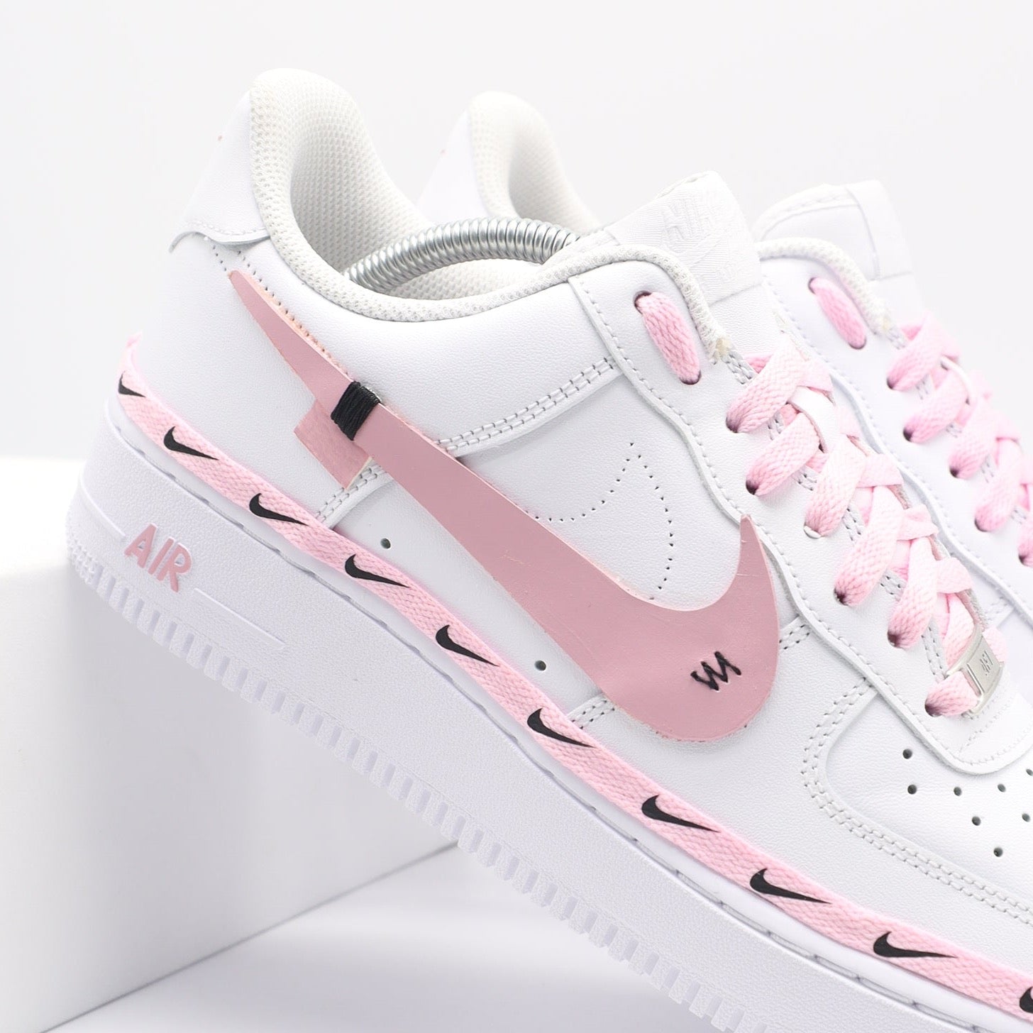 Nike Air Force 1 - Swoosh Pink