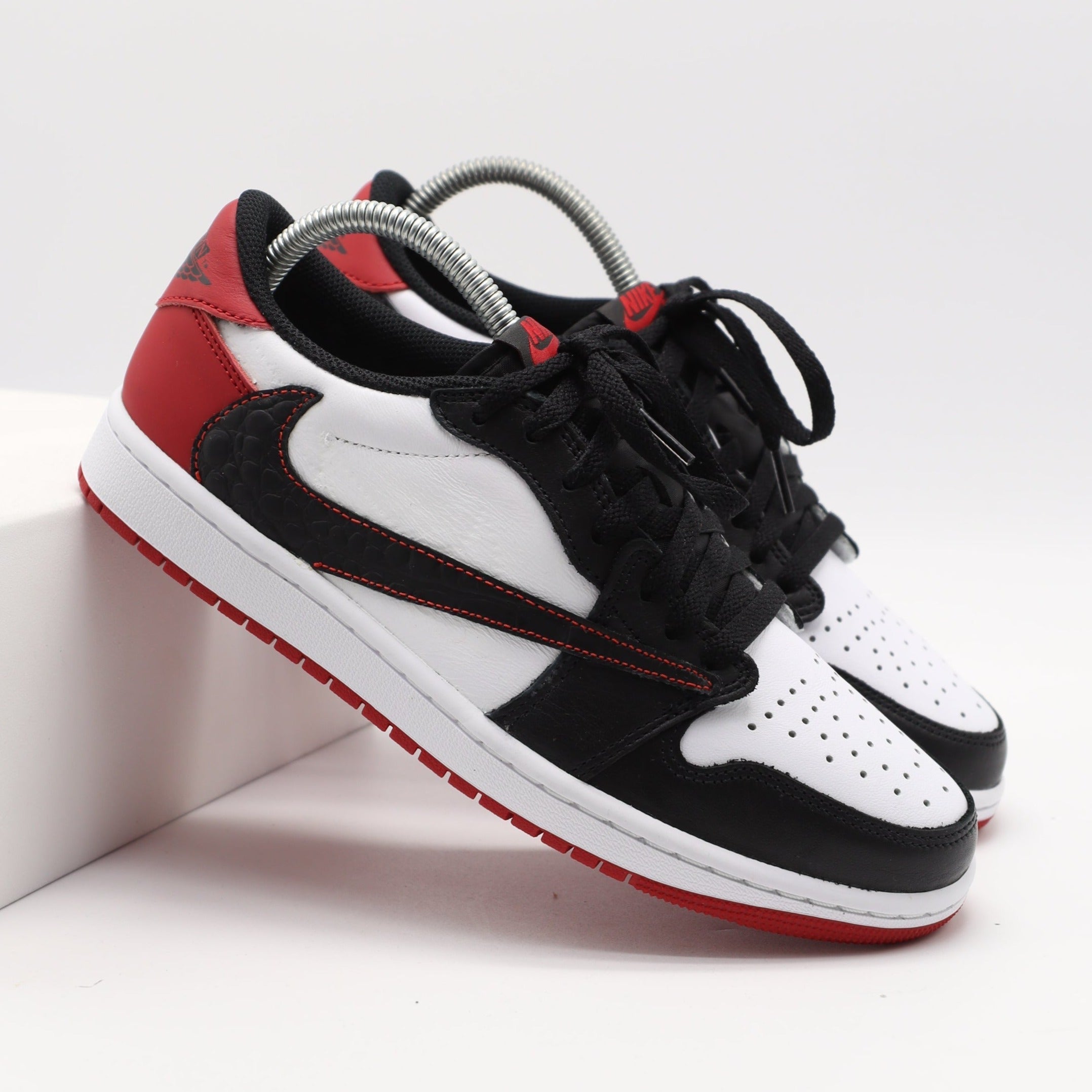 Nike Jordan 1 Black Toe - Reverse