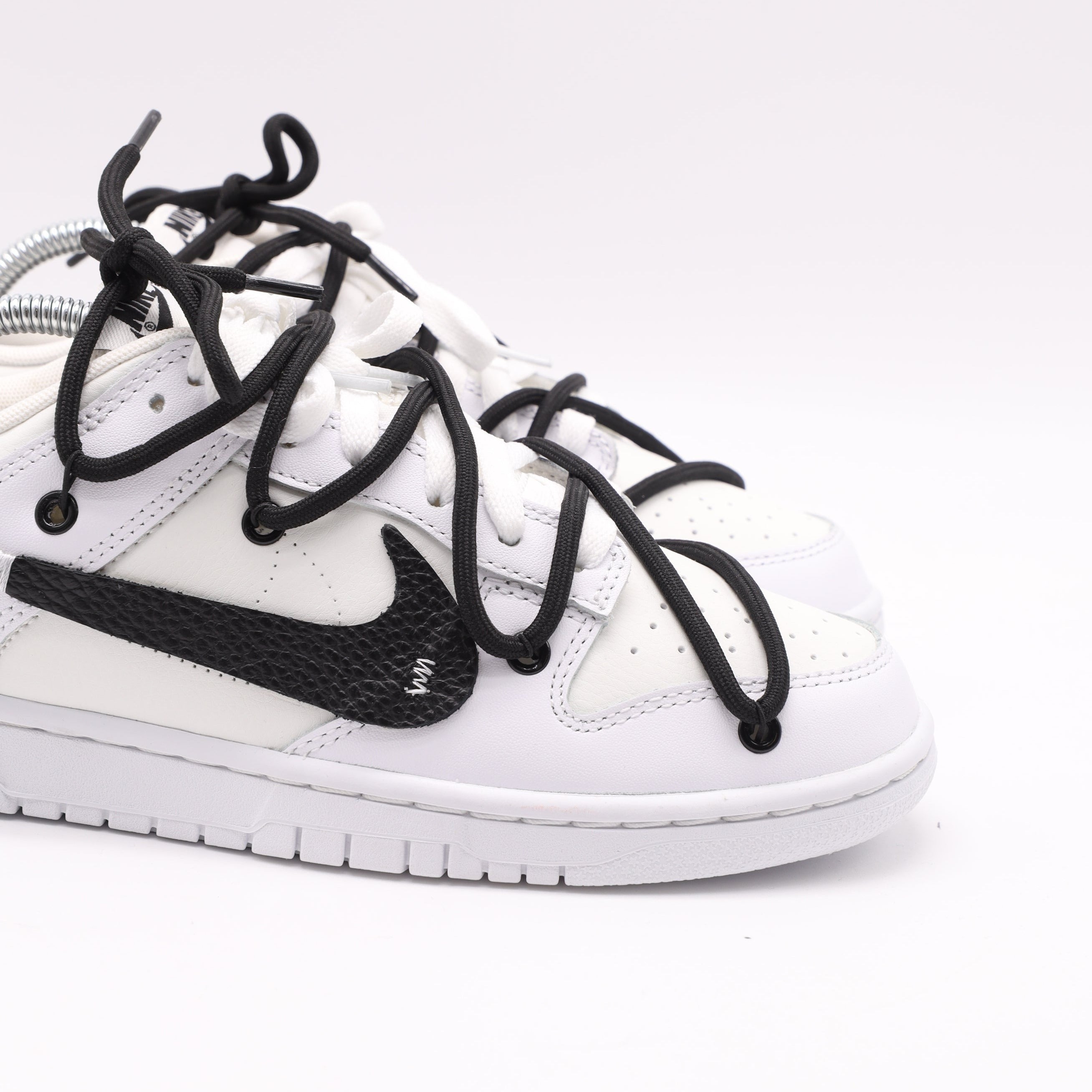 Nike Dunk - White & Black OW