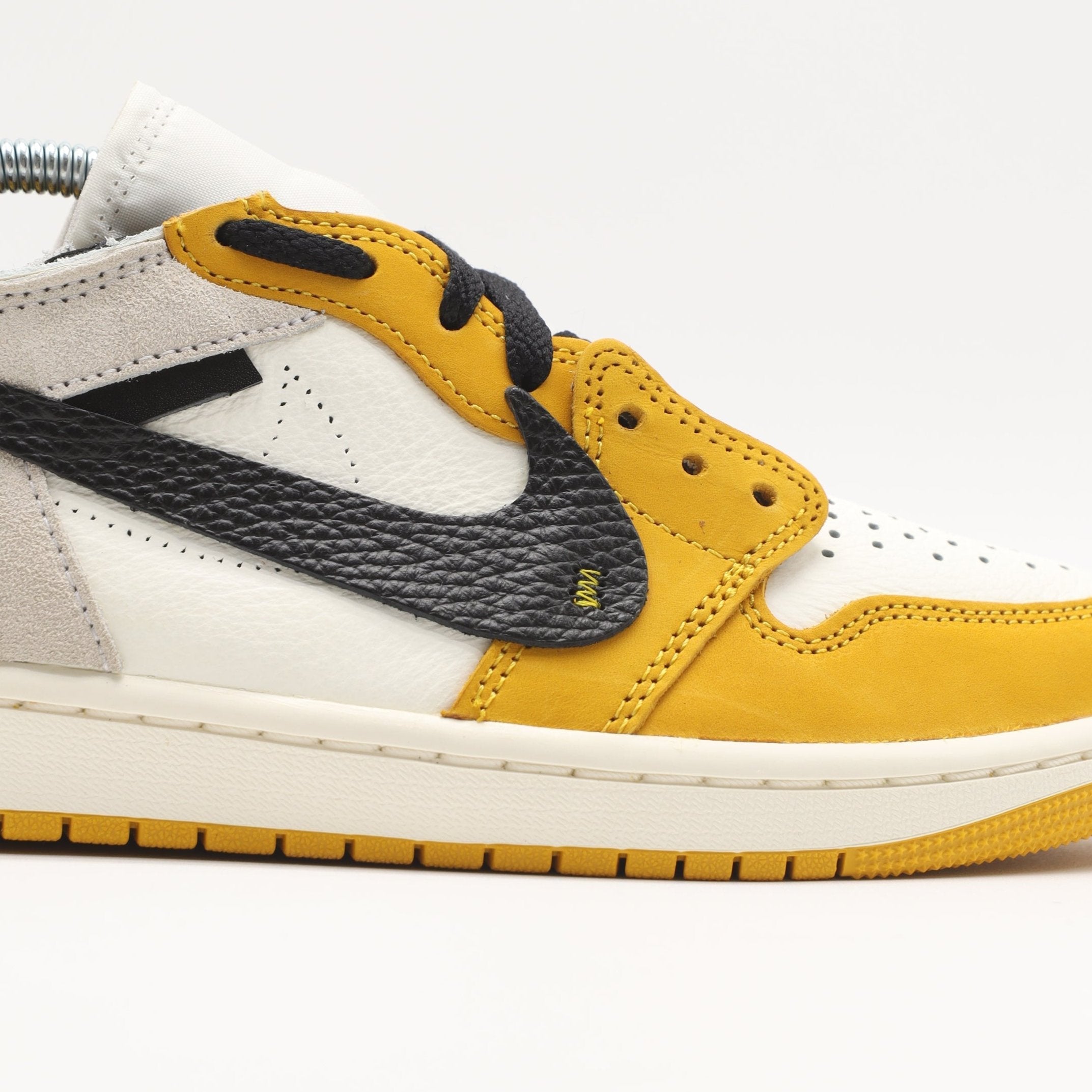 Nike Jordan 1 - Yellow Ochre